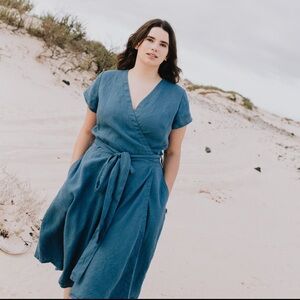 Linen dress Cannes-2 linen wrap dress in natural and grey stripes.